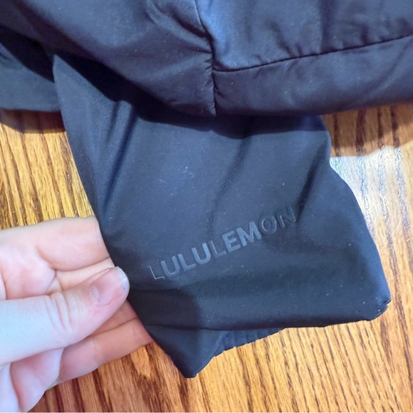 Lululemon Light Weight Jacket Size 8 - Picture 7 of 8